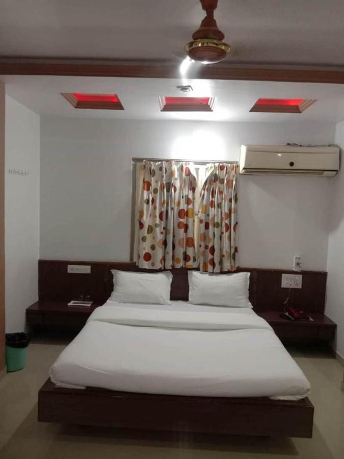 Hotel Rajdhani Hālol Exterior photo